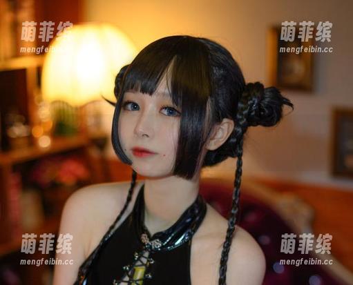 PAKI草莓酱 PAKI草莓酱:在花园里与兔女郎们一起玩转高清写真