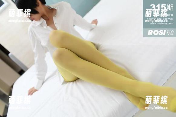 ROSI写真-杨晨晨 ROSI写真 - 杨晨晨的长腿原图,光影交错间,她真是个魅力四射的‘腿’怪!