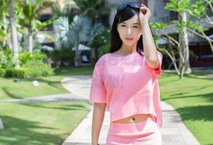 TuiGirl推女郎 – 王明明圣诞图包更新：看她如何带你吃下整颗圣诞树！