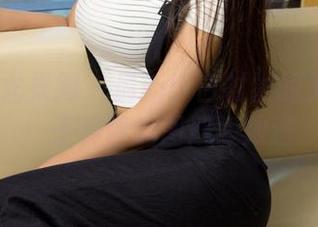 UGirls尤果网 – 最新！白衬衫的无限可能：于梓馨的图册大放送