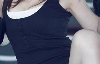UGirls尤果网 – 信悦儿最新写真：从修女到梦中情人，千面展现！