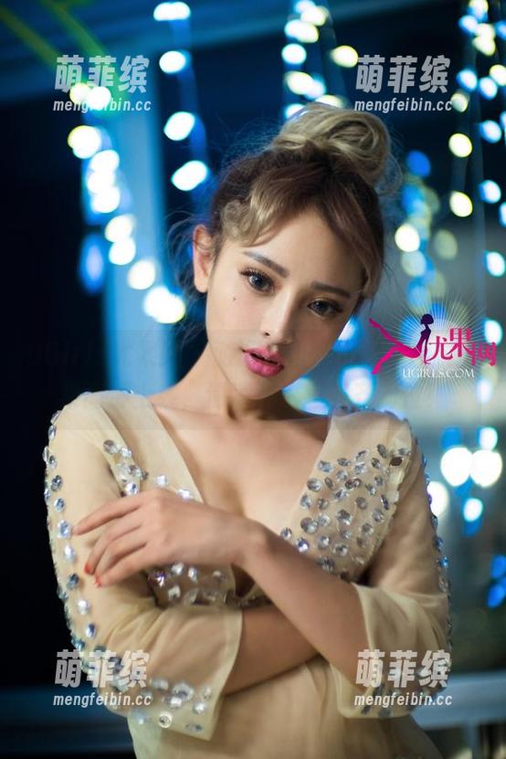 UGirls尤果网 - 游泳池边，谭晓彤泳衣图集高清上线，清凉和诱惑齐齐到位！