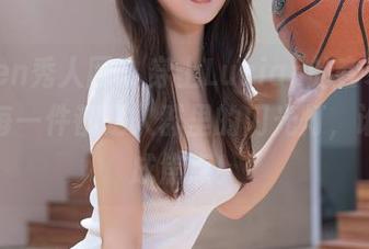 Xiuren秀人网 – 穿上Luvian的套装，下载的每一件都是人群里的闪光灯，谁都能成焦点！