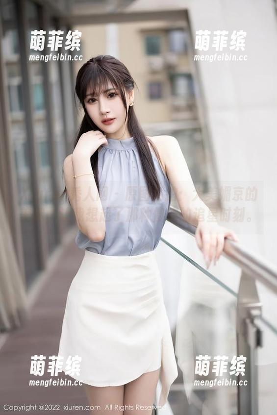Xiuren秀人网-大美媚京 Xiuren秀人网 - 原图私拍:大美媚京的美腿,让我想起了那种傻傻的追星时刻。