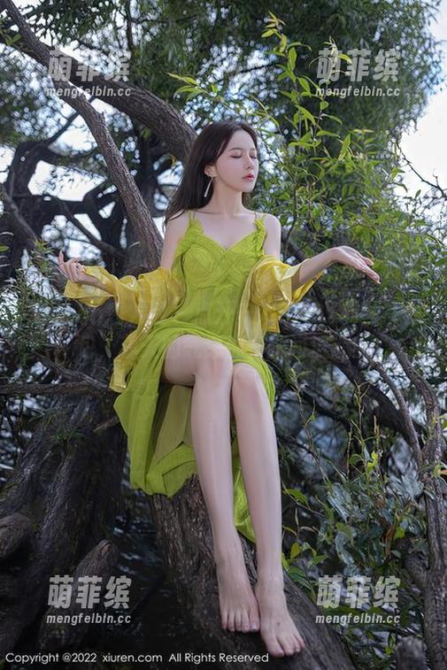 Xiuren秀人网 - 点开安妮BABY的丝袜图包，春天的气息都在腿间流淌！
