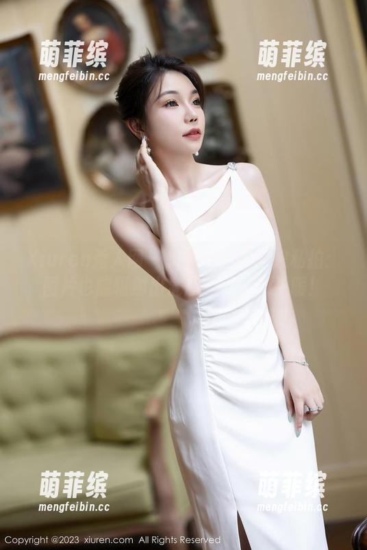 Xiuren秀人网 - 抖娘利世的厨娘私拍：图片也能辐射出满屋的香气和温暖！