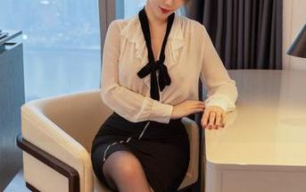 YouMi尤蜜荟 – 在水光之间，朱可儿Flora的瑜伽资源怎么可以错过？