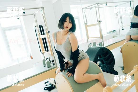 Zia(지아)牛仔裤图包：穿着它，你也可以成为时尚界的喜剧明星！