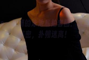 pans – 思妍的泳池私拍套图：水面上的秘密，扑朔迷离！