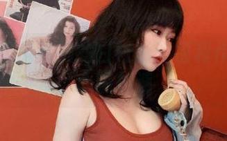 依依超级懒和她的白衬衫：福利作品让你心跳加速