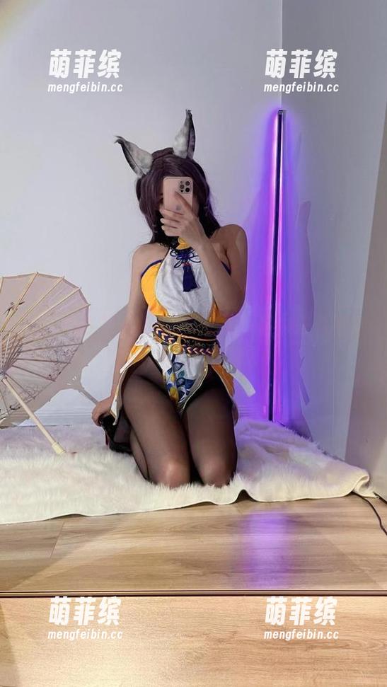 若你不能穿成啾小妍Deer，至少来看看她的职业装原图吧