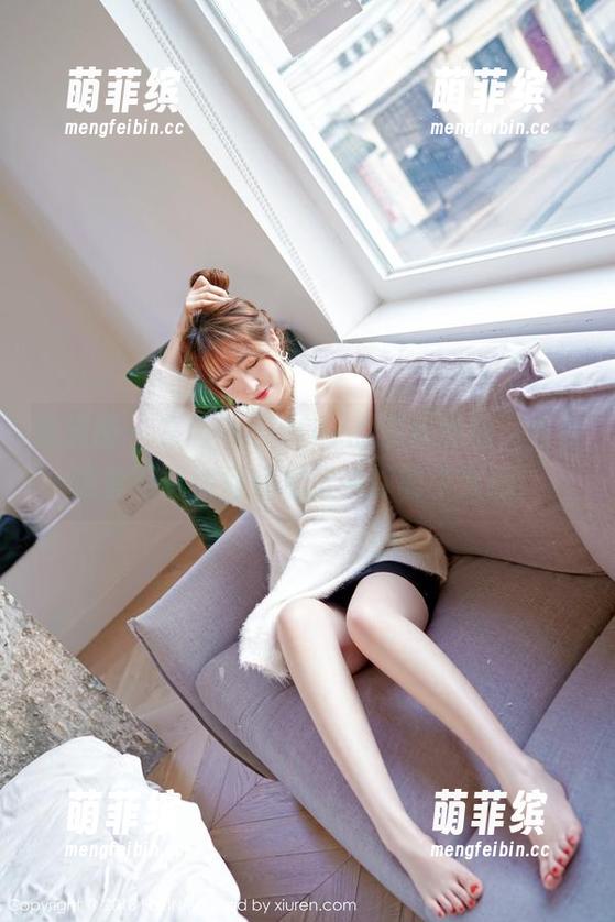 嗲囡囡-文芮jeninfer 嗲囡囡 - 文芮jeninfer的黑丝秀场,看看这套写真如何轻松击中你的少女心!