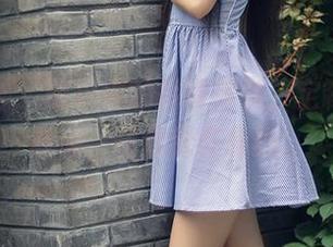 头条女神 – 萌琪琪的吊带写真，定制的细腻触感，仿佛就在身边。