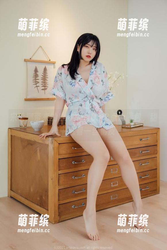宋哈娜 宋哈娜带来的LoozyNO.02点心图包,甜美中透着一丝俏皮