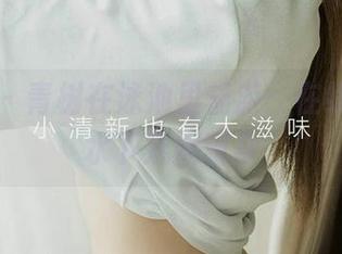 尤果网 – 青树在泳池里畅游：在线写真，水下妩媚现身