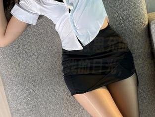 微密圈 – 红裙子就像张思允的私房美图，一瞬间就抓住了我的目光，求链接！