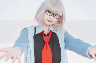 僵尸娘？没错，这是星澜是澜澜叫澜妹呀定制的超现实写真，你的视觉新体验！