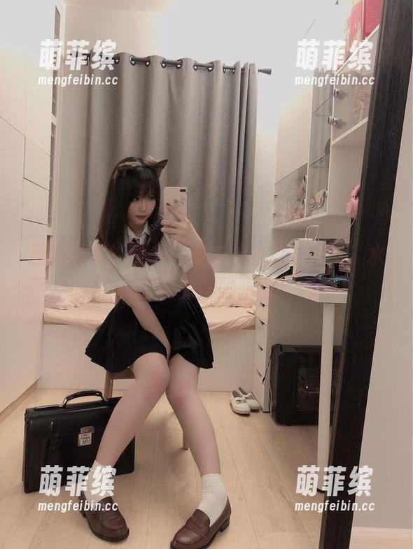 是一只废喵了 最新分享!是一只废喵了的竞泳奶牛,水花四溅的奇妙画面!