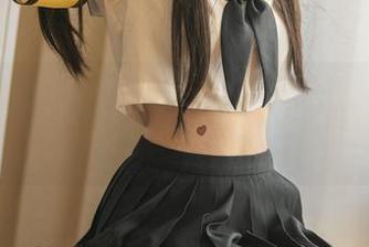 最新图册：桃良阿宅的女王模式，超乎想象的宅拍魅力。