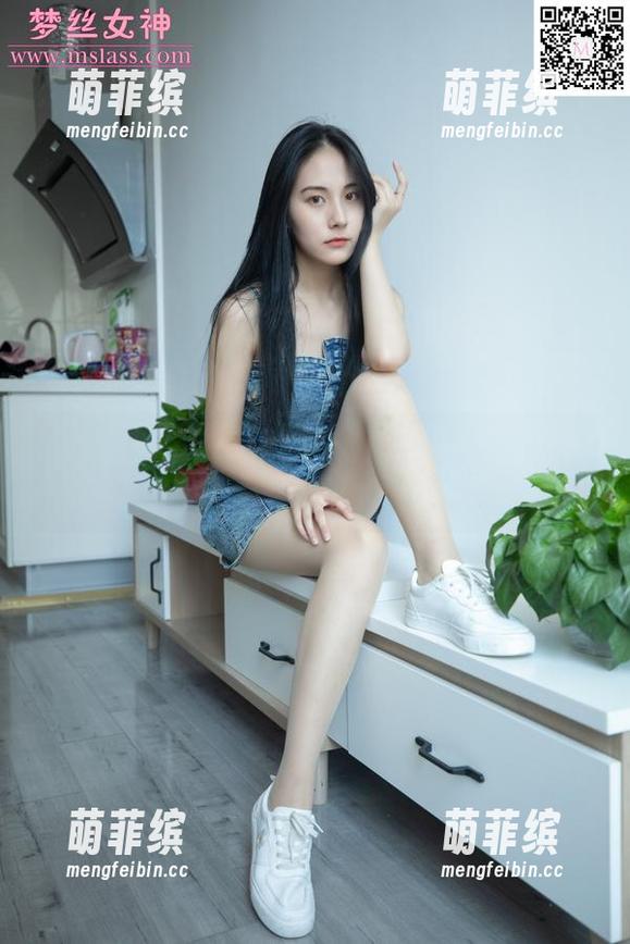 梦丝女神 - 翻看香萱的皮衣图册，我的心也跟着那皮革的质感咯噔了一下。