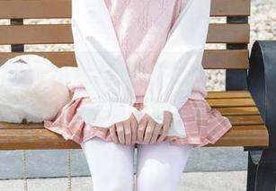 森萝财团 – 小七与她的女友一起，写真集里藏着俩人的小秘密