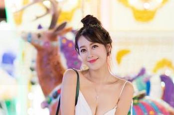 爱蜜社 – 心妍小公主的套装私房图集：这美丽背后到底藏着多少叛逆与温柔？