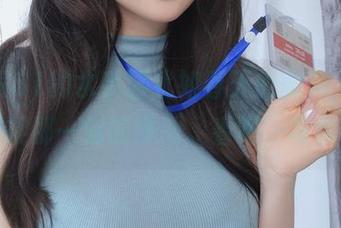“白银81的水手服犹如春天的微风，原图捕捉那一刻的悸动。看吧，写真“