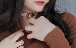 白银81与圣诞：在线写真中的温暖与诱惑，让人停不下来。