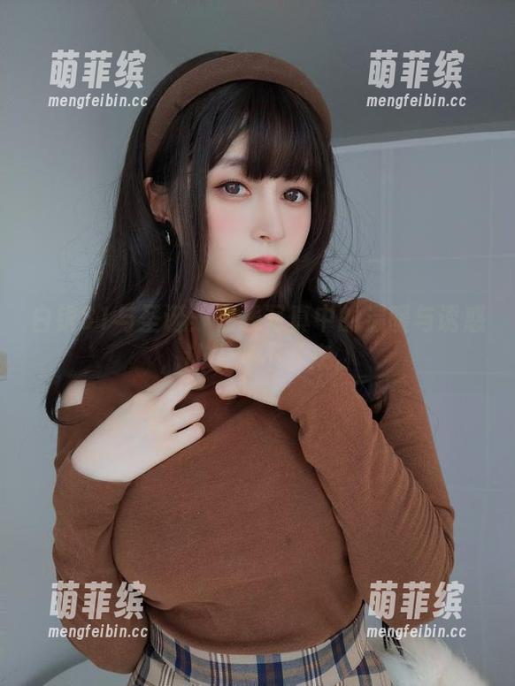 白银81与圣诞：在线写真中的温暖与诱惑，让人停不下来。