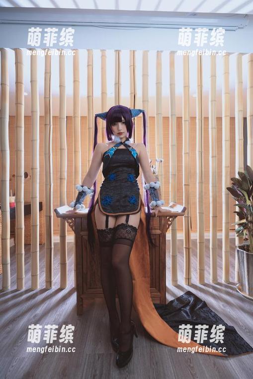 神楽坂真冬 你绝对不想错过“神楽坂真冬”的最新作品:那件灰丝吊带JK简直要燃烧冬天了