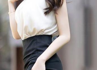 秀人网 – Mila豆嘟嘟的私藏浴缸：美图图集，水波荡漾的瞬间