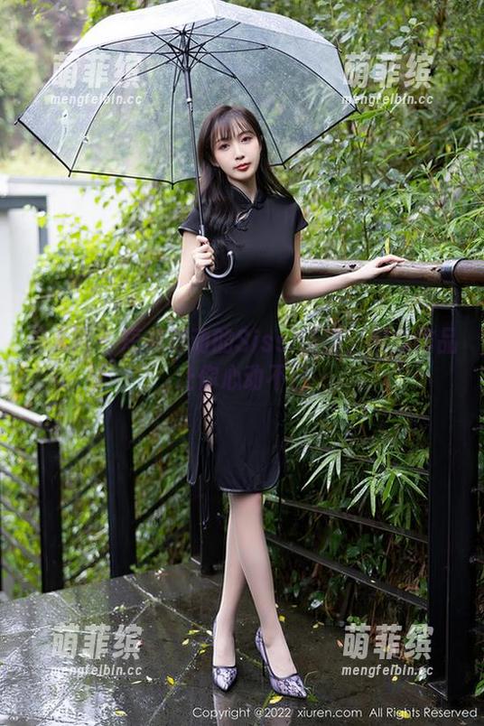 秀人网 - 短裙舞动的Sissi诗诗：网盘作品让你心动不已