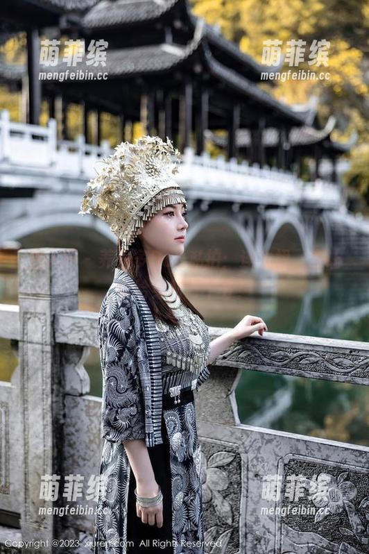 秀人网-养乐多Doll 秀人网 - 养乐多Doll私拍:连衣裙,来让你给身材打个分!
