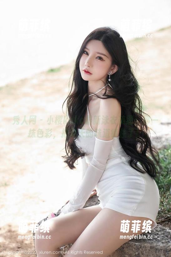 秀人网 - 小樱koko最新泳衣美图：那一抹色彩，把夏天的味道锁住了！