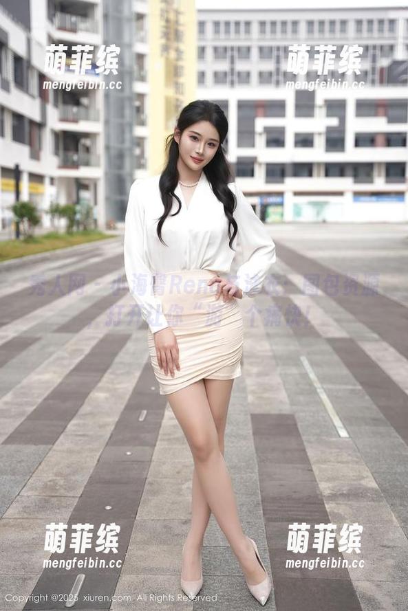秀人网-小海臀Rena 秀人网 - 小海臀Rena与泳衣:图包资源,打开让你“游”个痛快!
