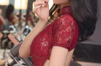 秀人网 – 在泳衣中舞动的岁小岁：高清写真里的轻盈美