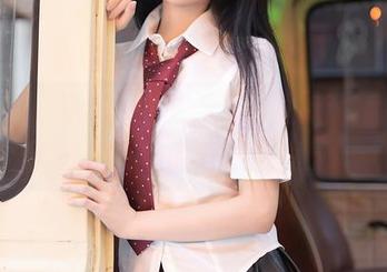 秀人网 – 跟着幼幼去天台：最新作品集，光影交织的奇妙旅程！