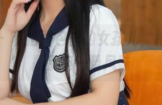 秀人网 – 私拍图包里的女孩儿，柚柚小奶瓶别有一番风味