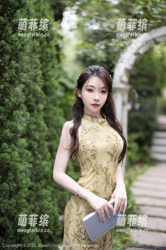 秀人网-艺轩 秀人网 - 看看这黑丝原图,艺轩的每一个角度都恰到好处,差点让我失去理智。