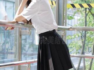稚乖画册 – 夜夜的天台，停车场、肉丝与写真的完美结合！