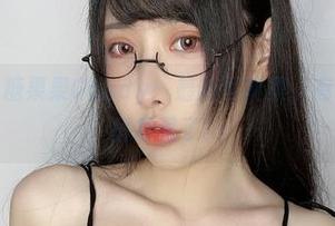 连体衣里的糖果果Candy：最新写真集，有点儿想躲进屏幕里了！
