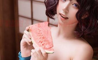 黑白交织的时光，菌烨tako在线写真让你惊艳！