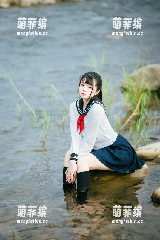 落落Raku 落落Raku的写真集:不给糖就捣蛋,你敢下载吗?