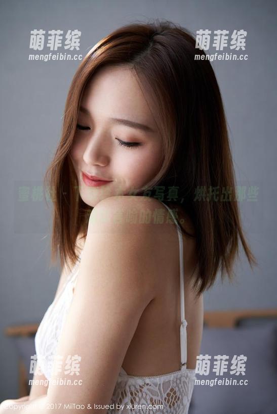 蜜桃社 - 下载铃木女友写真，烘托出那些难以言喻的情感。