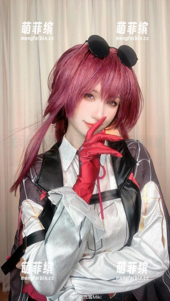 贝儿酱Miki 无与伦比的贝儿酱Miki:她的连衣裙和那些不为人知的私密写真