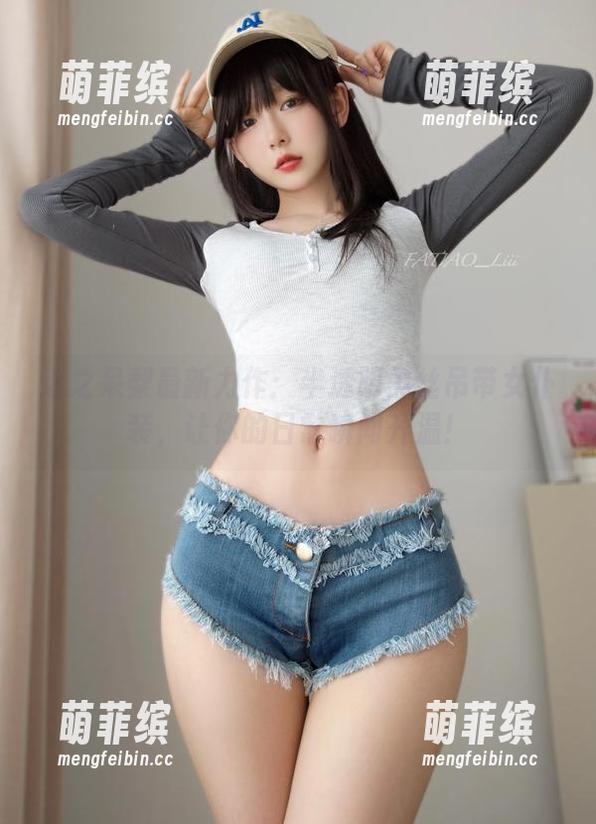 迷之呆梨最新力作：半透明黑丝吊带女仆装，让你的日常瞬间升温！