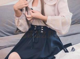 看！又是里见年一的丝袜高清写真，真不知道该怎么形容…