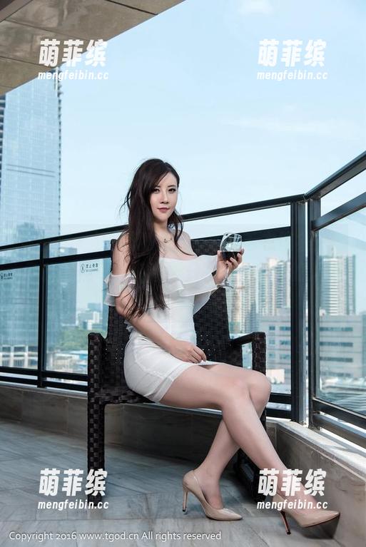 青豆客-汪佩妮Penny 青豆客 - 汪佩妮Penny最新毛衣图集:心动指数爆表,离春天只有一件毛衣的距离!
