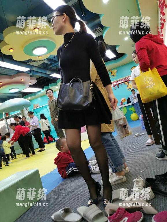 魔镜街拍-玲玲 魔镜街拍 - 让人惊叹的自我对话:玲玲的街拍写真,车展的另一面