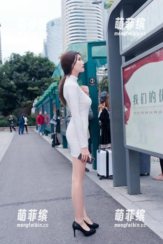 魔镜街拍 魔镜街拍:这位绿色包臀裙丝袜美女,高清原图让人无从抗拒,不看会后悔!